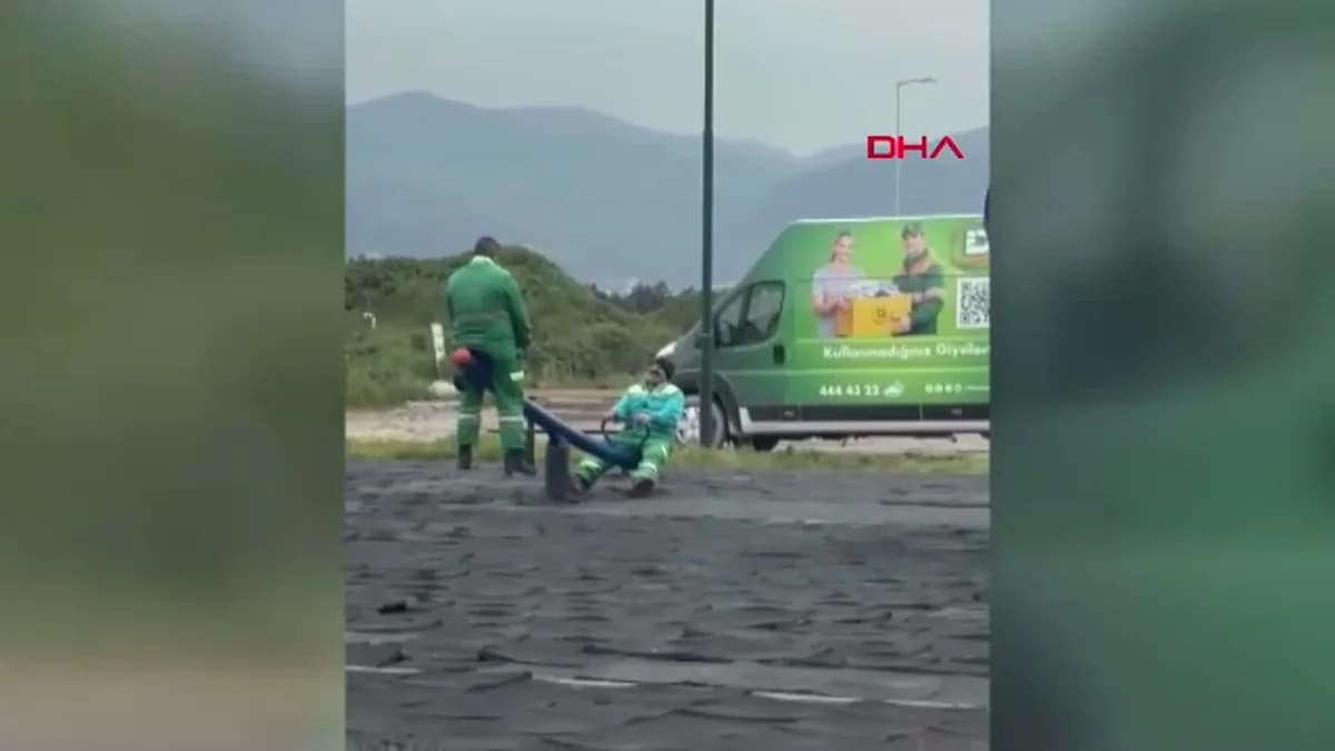 Bursa’da Temizlik İşçileri Mola Verince Çocukluğa Dönüştü