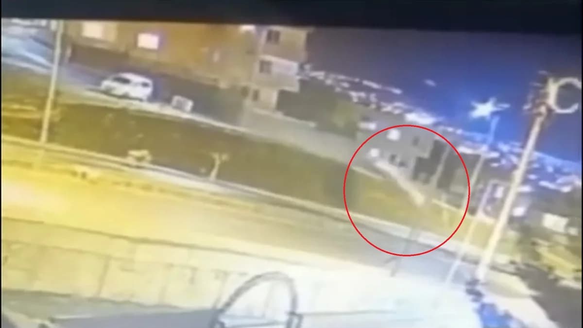 Cizre’de kontrolden çıkan otomobil 3 metreden alt yola düştü: 3 yaralı