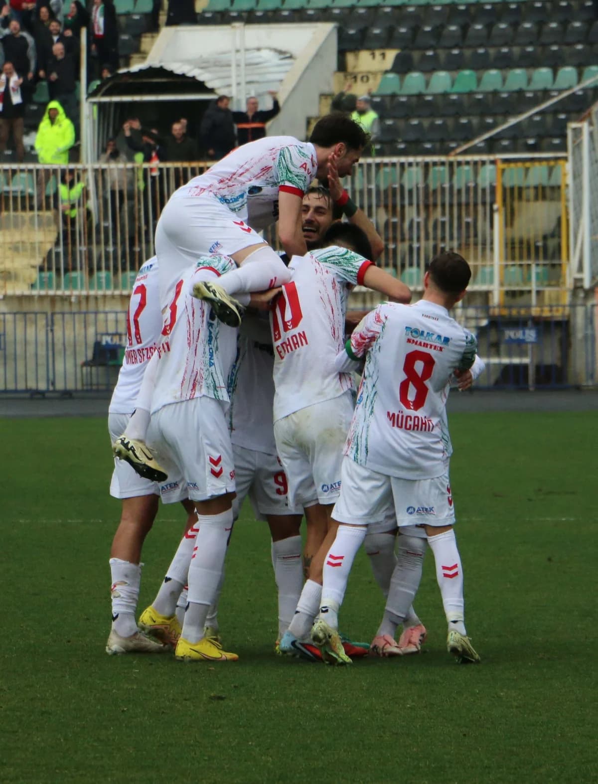 Karşıyaka’nın Fırtınası: Denizli İdmanyurdu’nu 5-0 Geçti