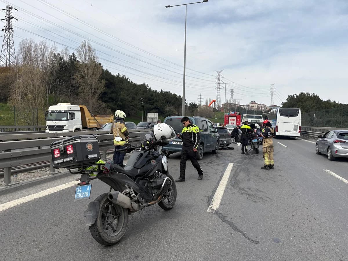 Kağıthane’de Zincirleme Trafik Kazası: 6 Araç Hasar Gördü