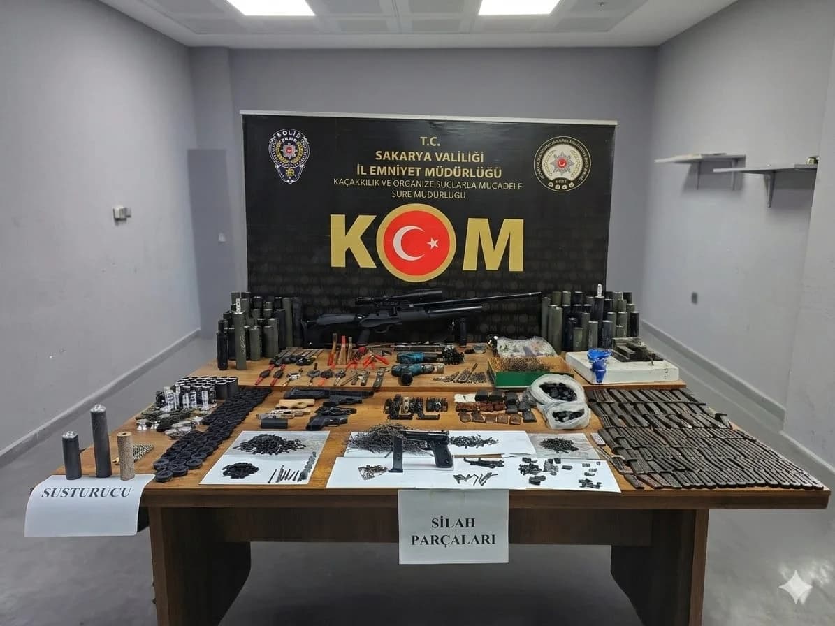 Sakarya’da Uyuşturucu ve Silah Ticareti Operasyonu: İki Tutuklama