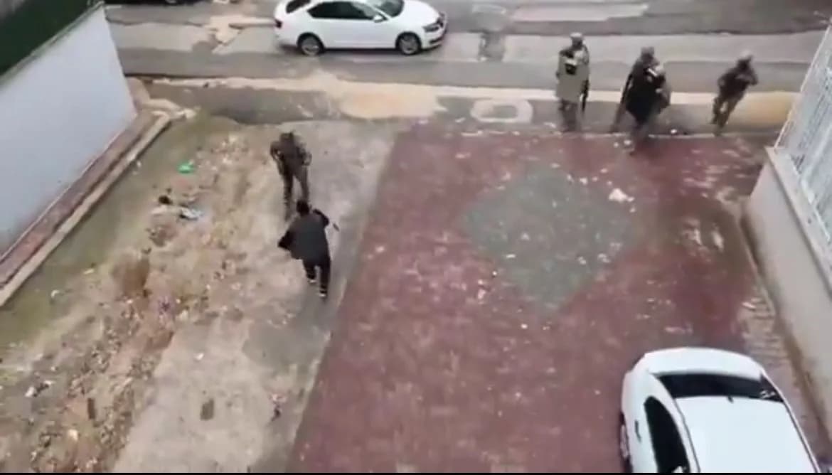 Gaziantep’te Firari Hükümlü, Polisi Tabanca ile Tehdit Etti
