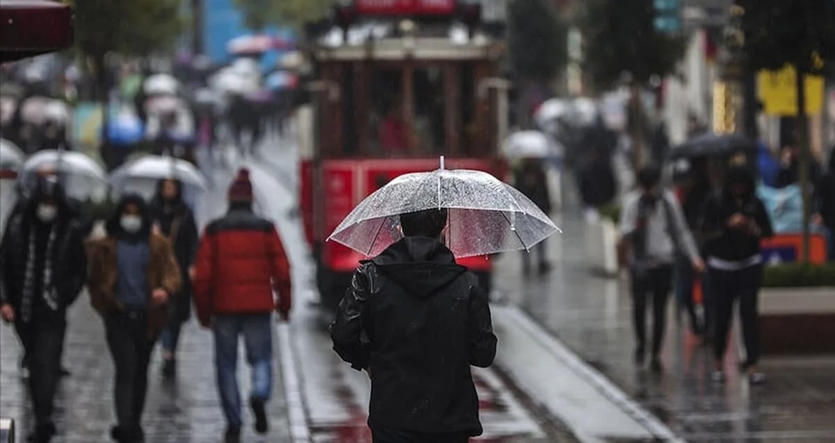 İstanbul’da Beklenen Yağış Geldi: Şehir Genelinde Etkili Sağanak Uyarısı