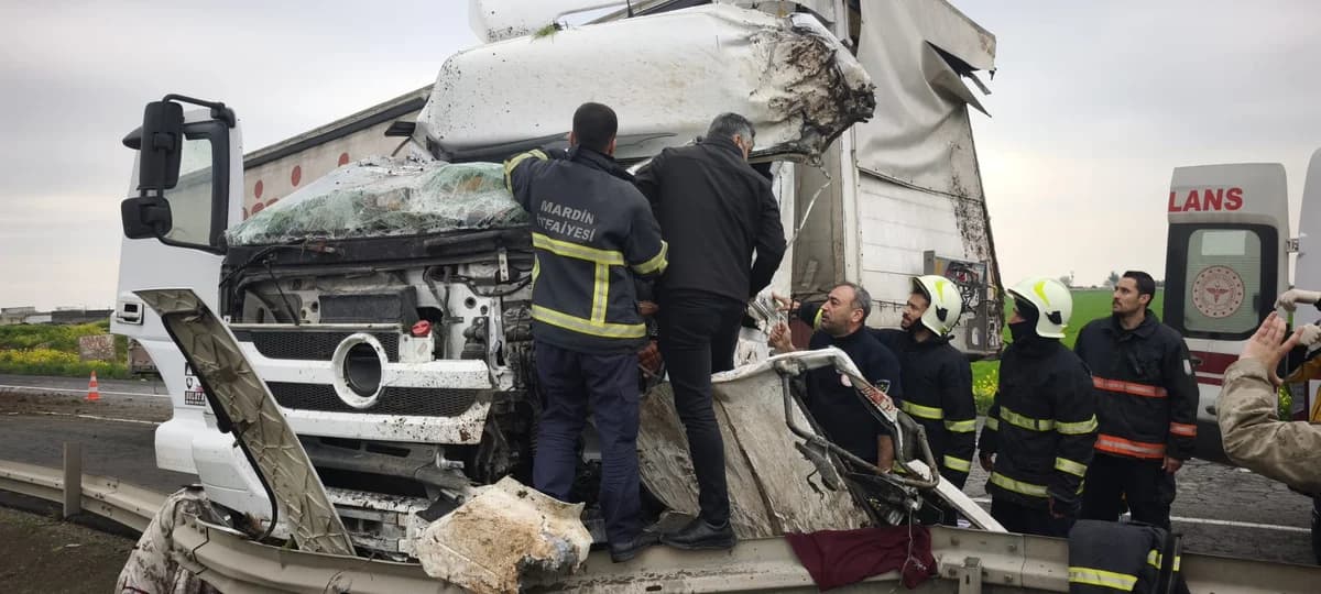 Mardin’de TIR Kazası: Şoför Ağır Yaralandı