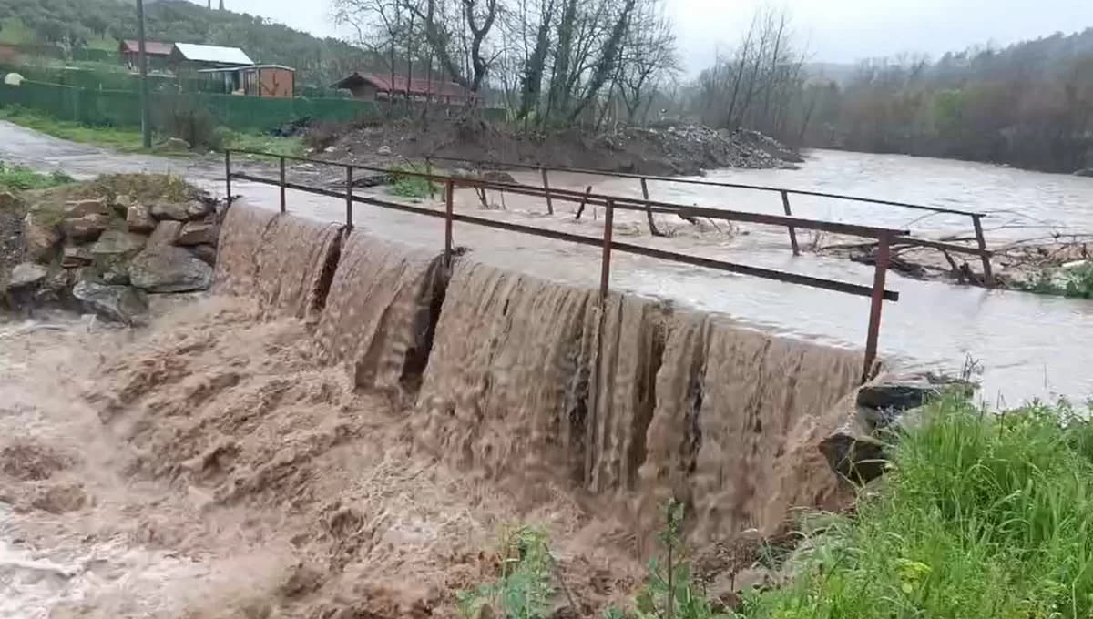 Bursa’da Sağanak Yağış ve Fırtına Etkili Oldu