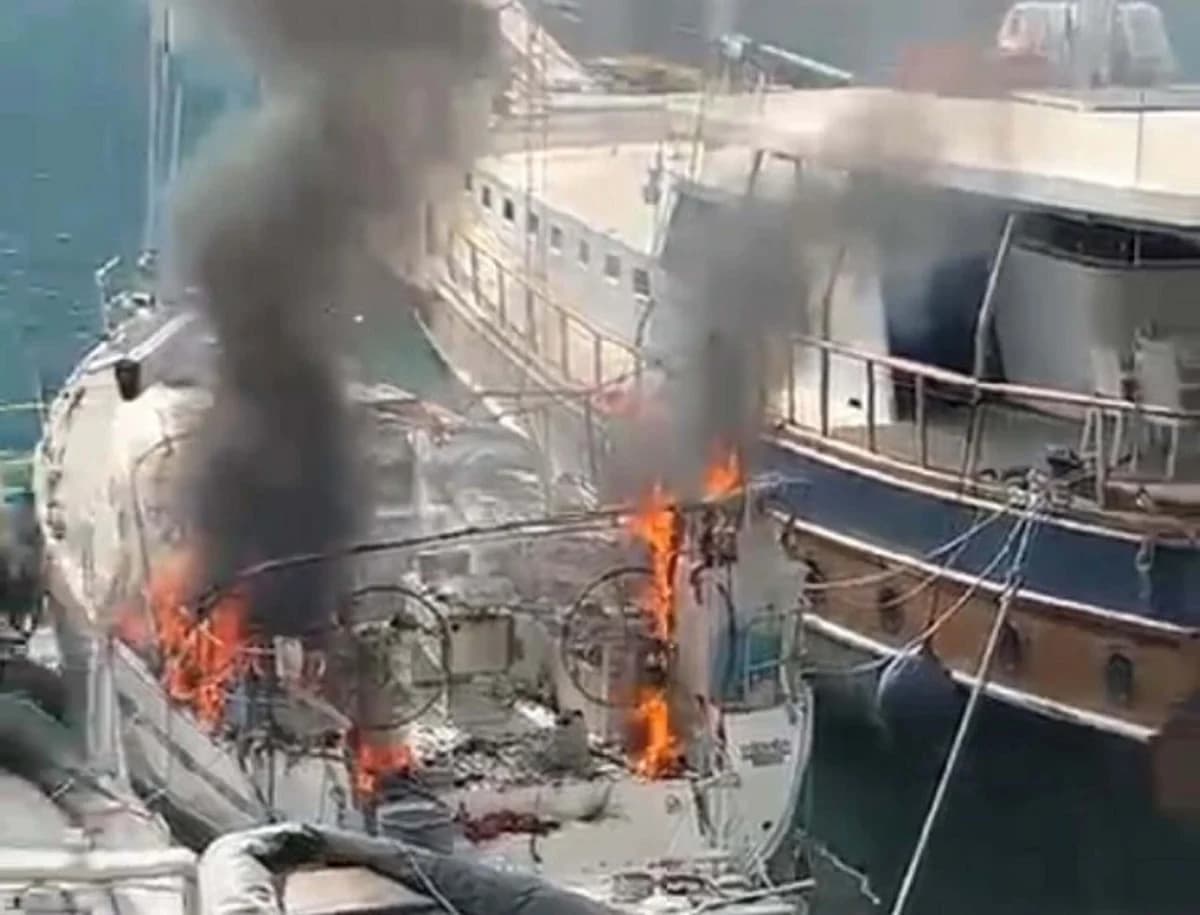 Fethiye’de Yelkenli Tekne Yangını: Yangın Kullanılamaz Hale Getirdi