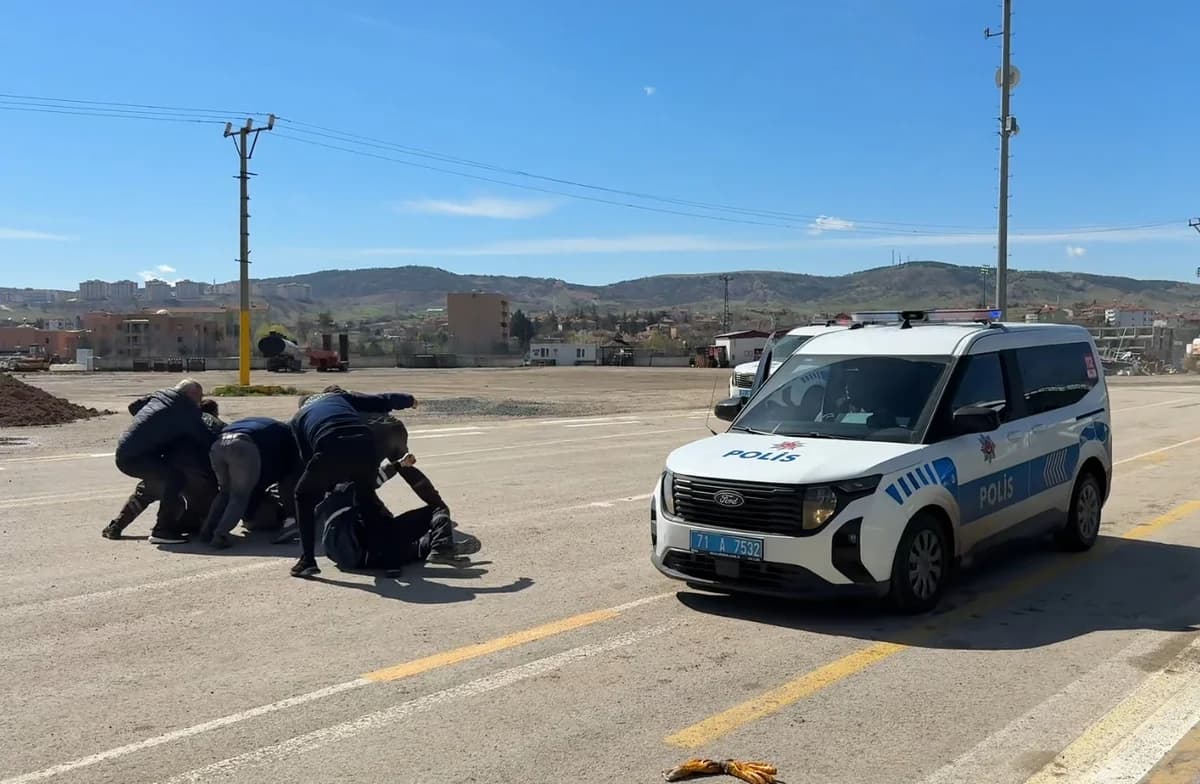 Polis Haftası’nda Sıra Dışı Kutlama: Kırıkkale’de Çiçeklerle Karşılandılar