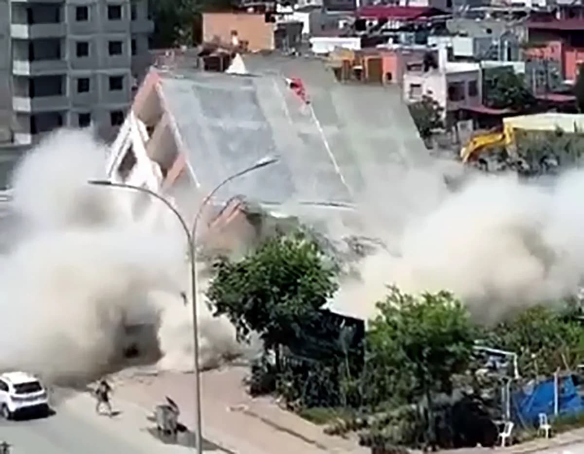 Adana’da Nefes Kesen Anlar: Apartman Yıkılırken Kadın Son Anda Kurtuldu!