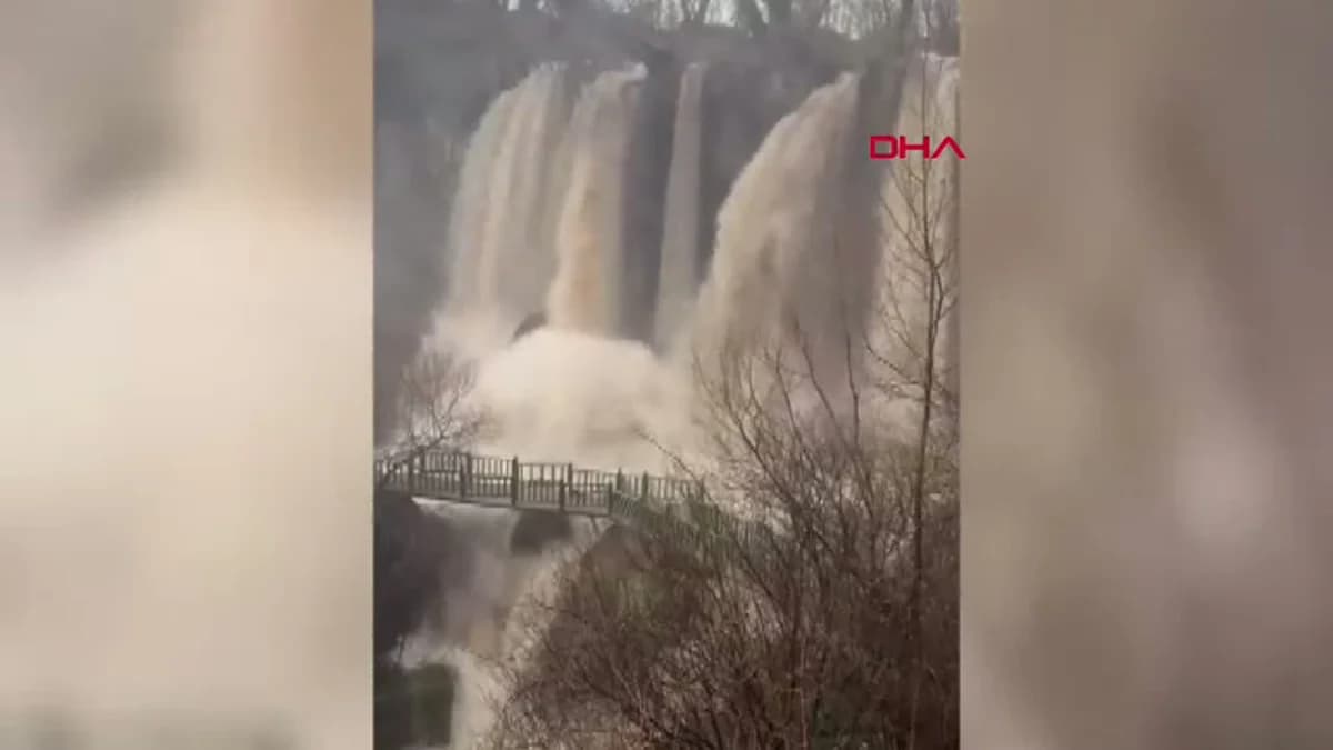 Sivas’ta Sel Suları Sızır Şelalesini Çamur Renginde Akmaya Zorluyor