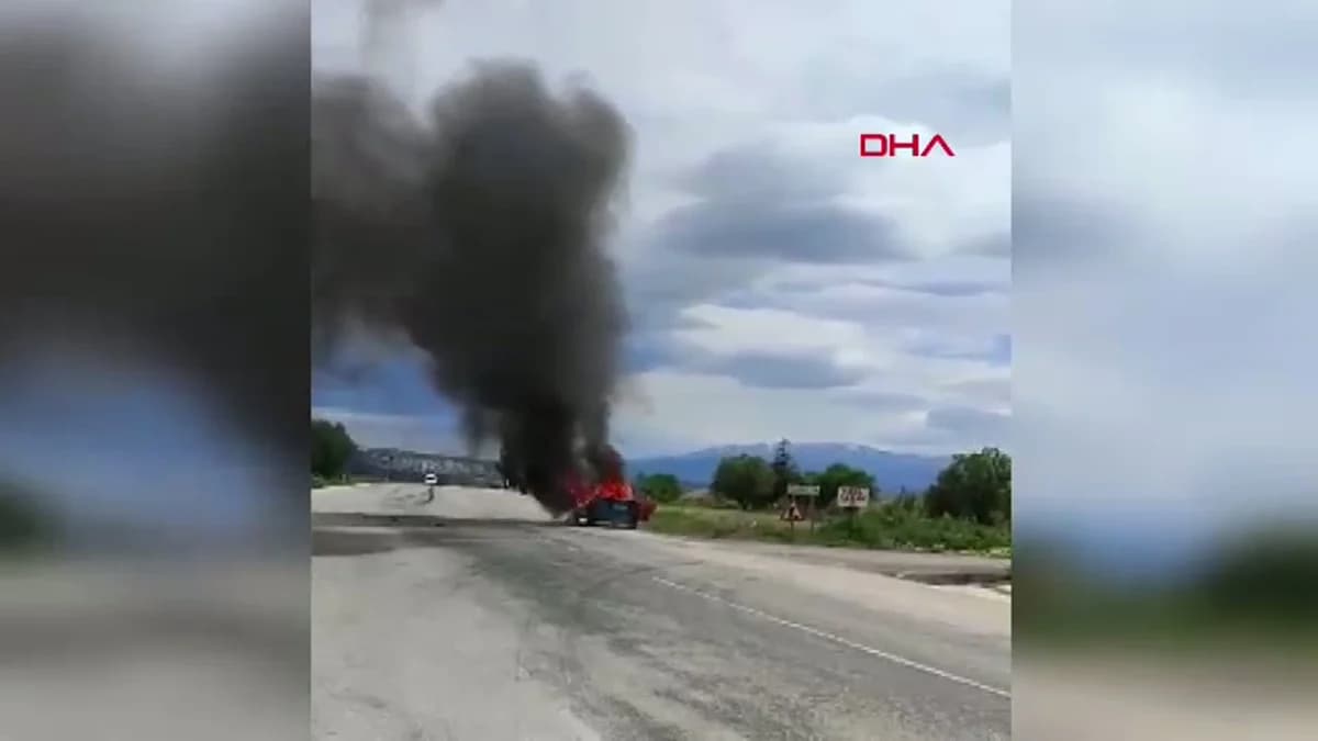 Burdur’da Seyir Halindeki Araç Alev Aldı, Sürücü Son Anda Kurtuldu
