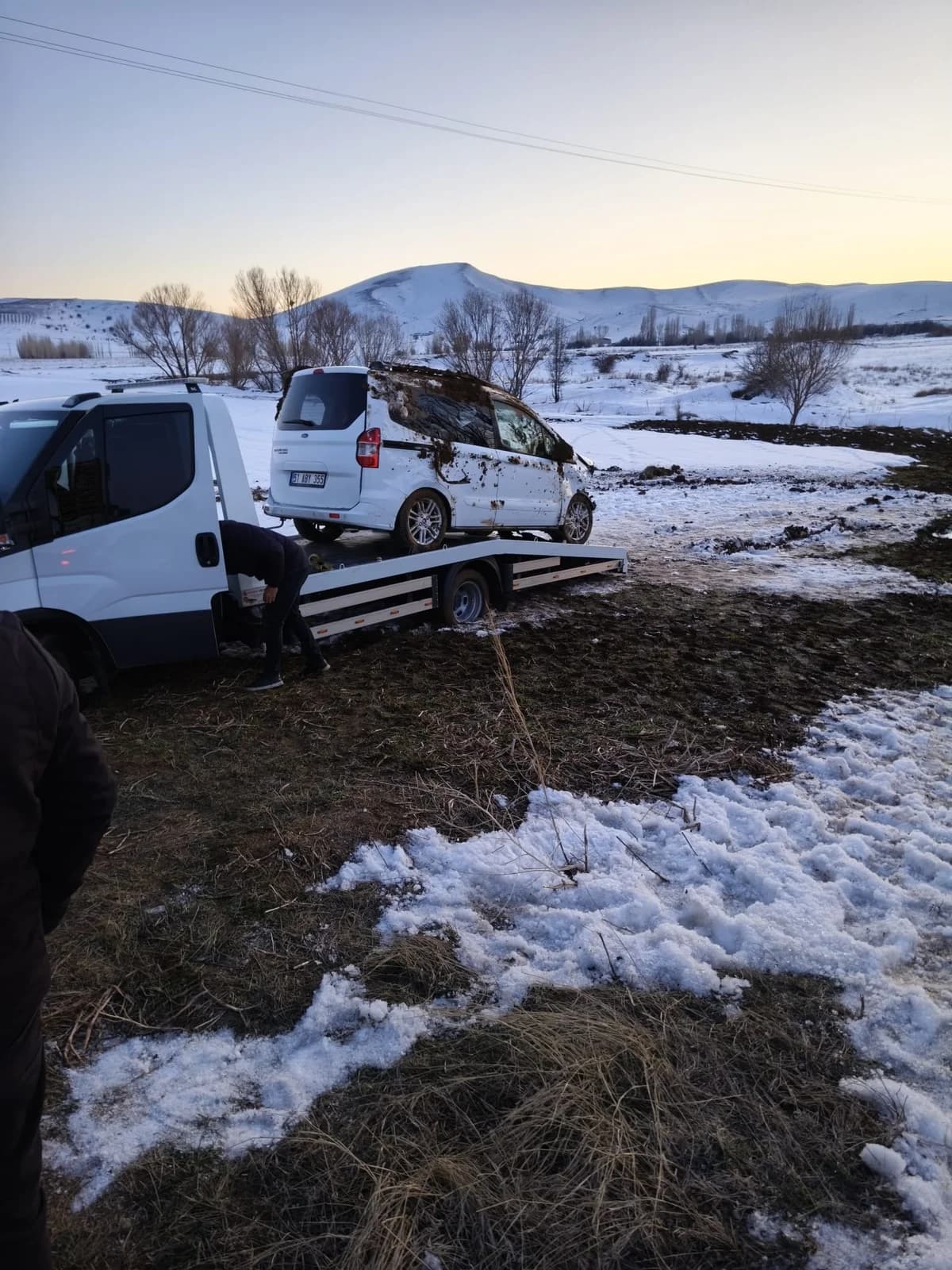 Niğde’de Ticari Araç Takla Attı: 4 Yaralı