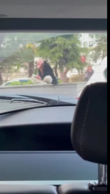 Beşiktaş’ta Polisin Dikkatli Takibiyle İki Kadın Hırsız Suçüstü Yakalandı