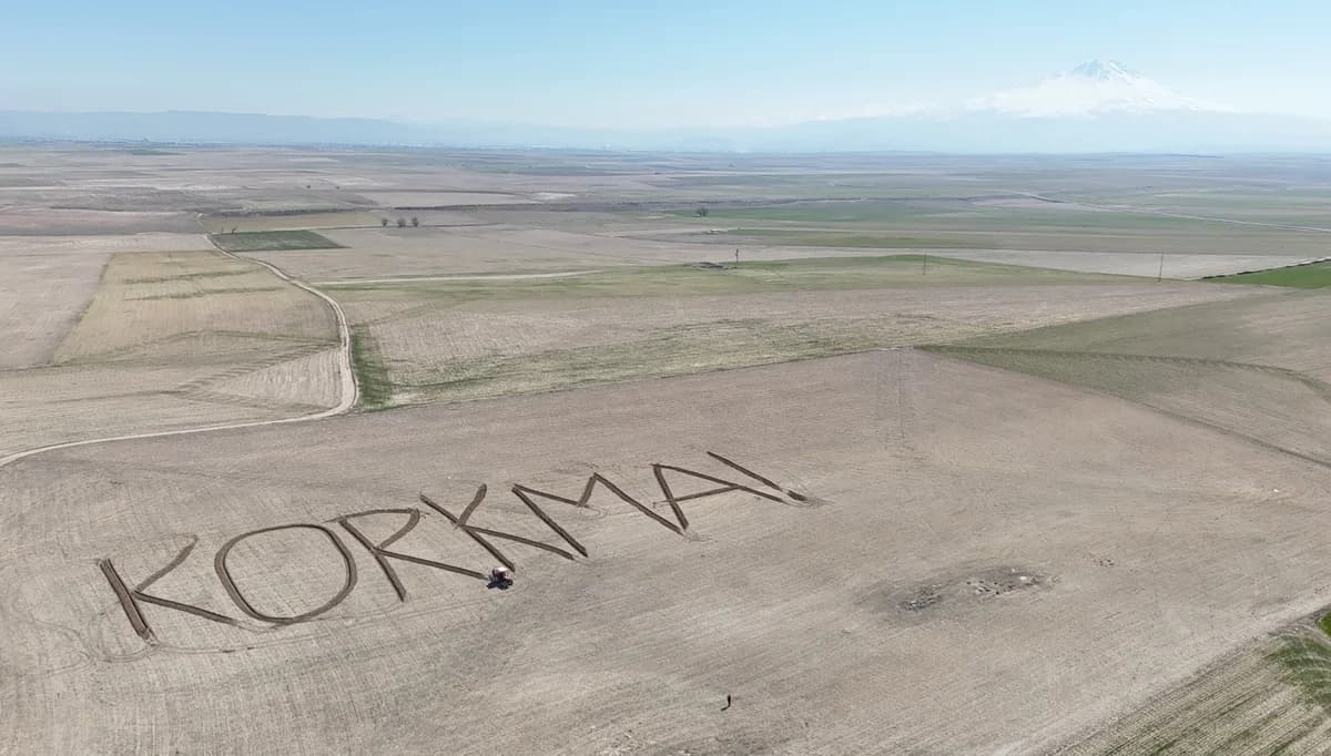 Aksaraylı Çiftçi, Tarlasına ‘Korkma’ Yazdı