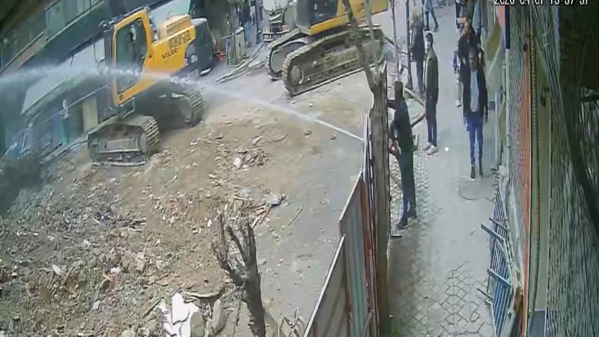 Zeytinburnu’nda İnşaattan Düşen Beton Parçası, 6 Yaşındaki Kızı Hayattan Kopardı