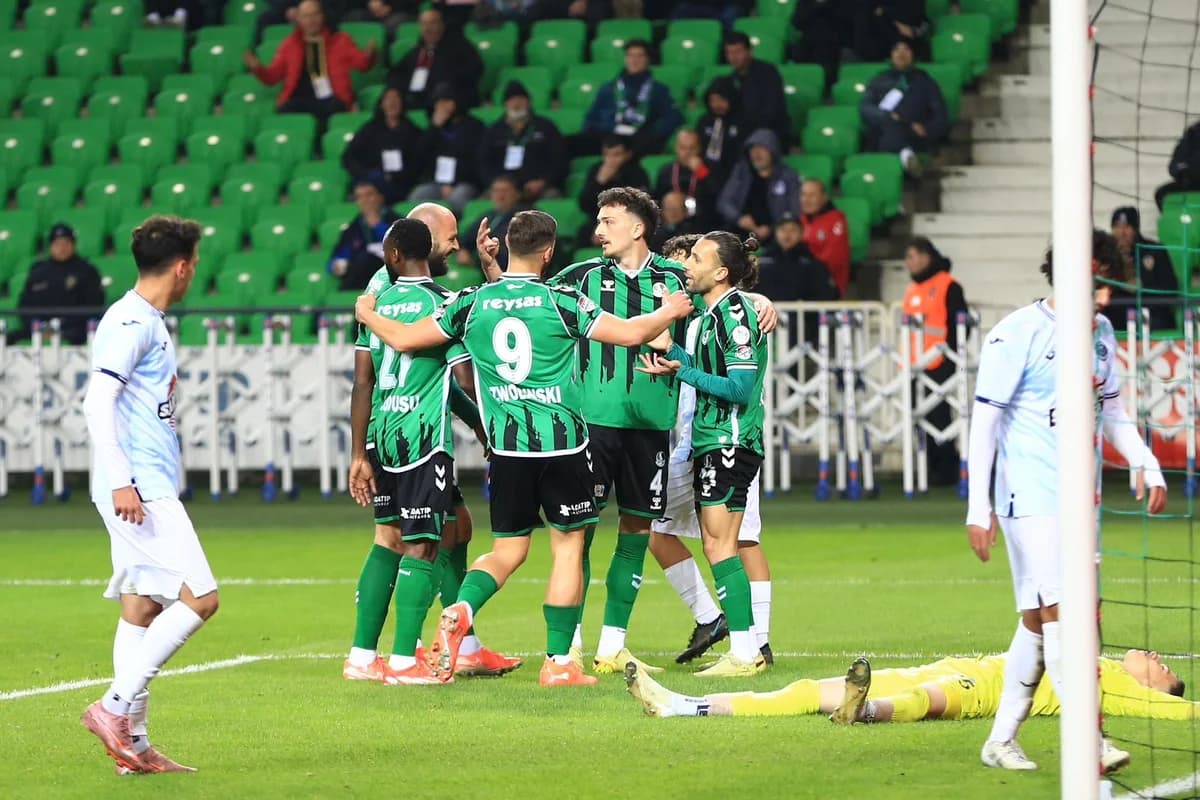 Sakaryaspor, Adana Demirspor’u 4-0 Geçti