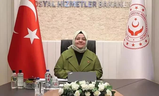 Eskişehir’de Zincirleme Kaza: Eski Bakanlar Koç ve Selçuk Yaralandı