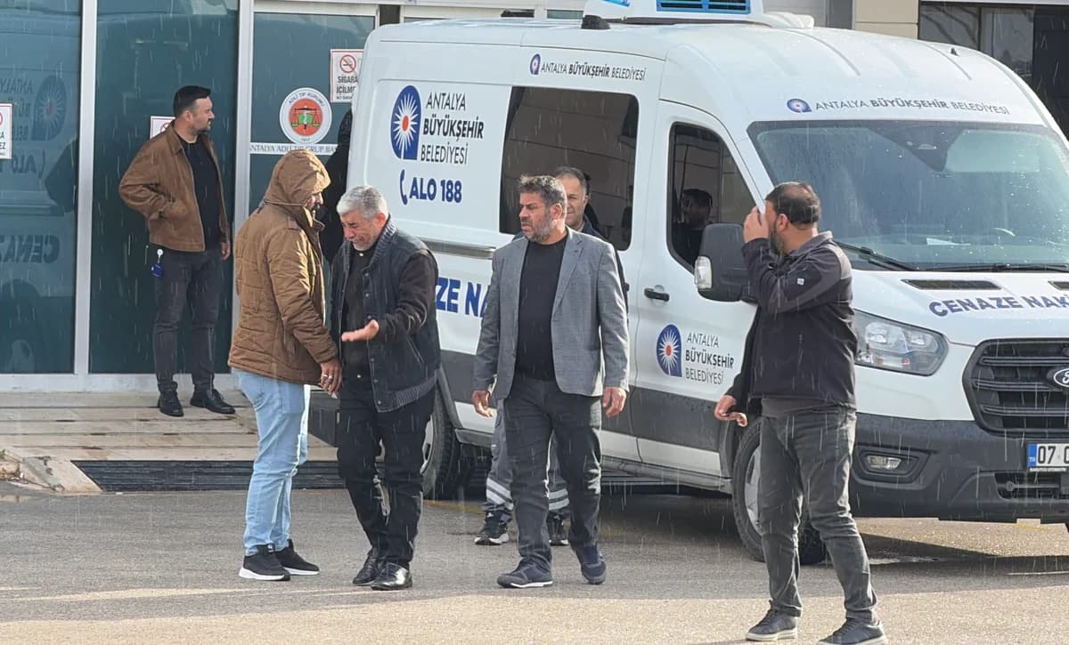 Konteyner Yangınında Hayatını Kaybeden Aile İçin Cenaze Töreni