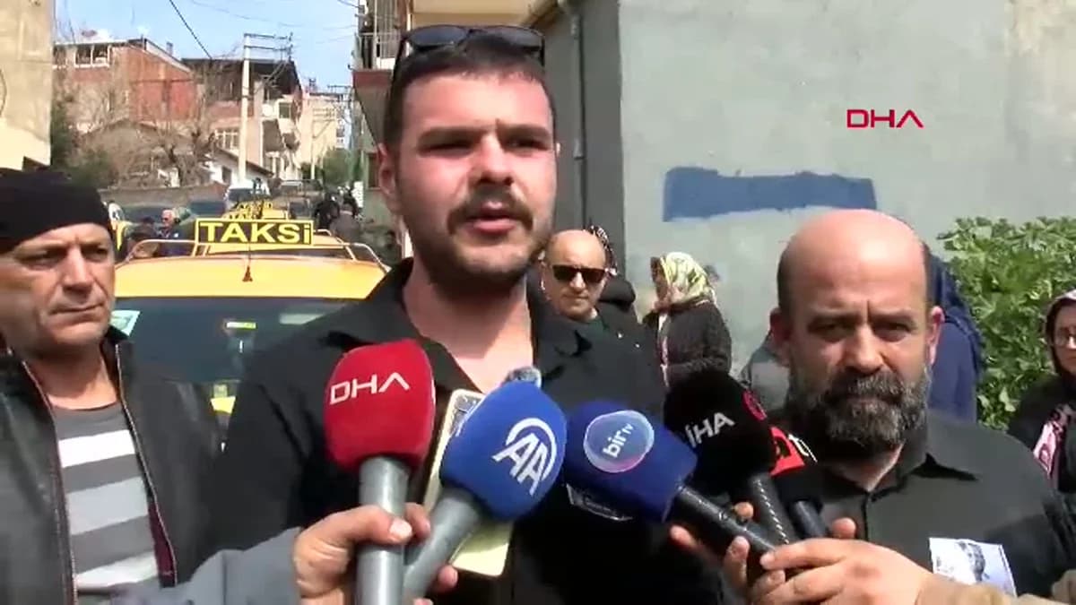 İzmir’de Şoförler Konvoy ile Taksici Arkadaşlarını Uğurladı