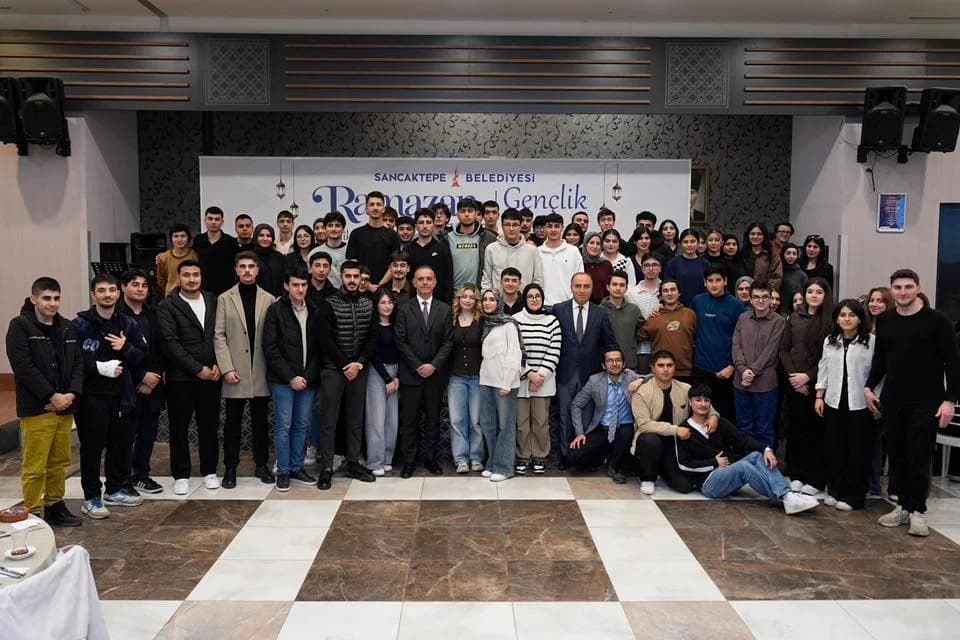 Sancaktepe’de Öğrencilerle Öğretmenler İftar Sofrasında Buluştu