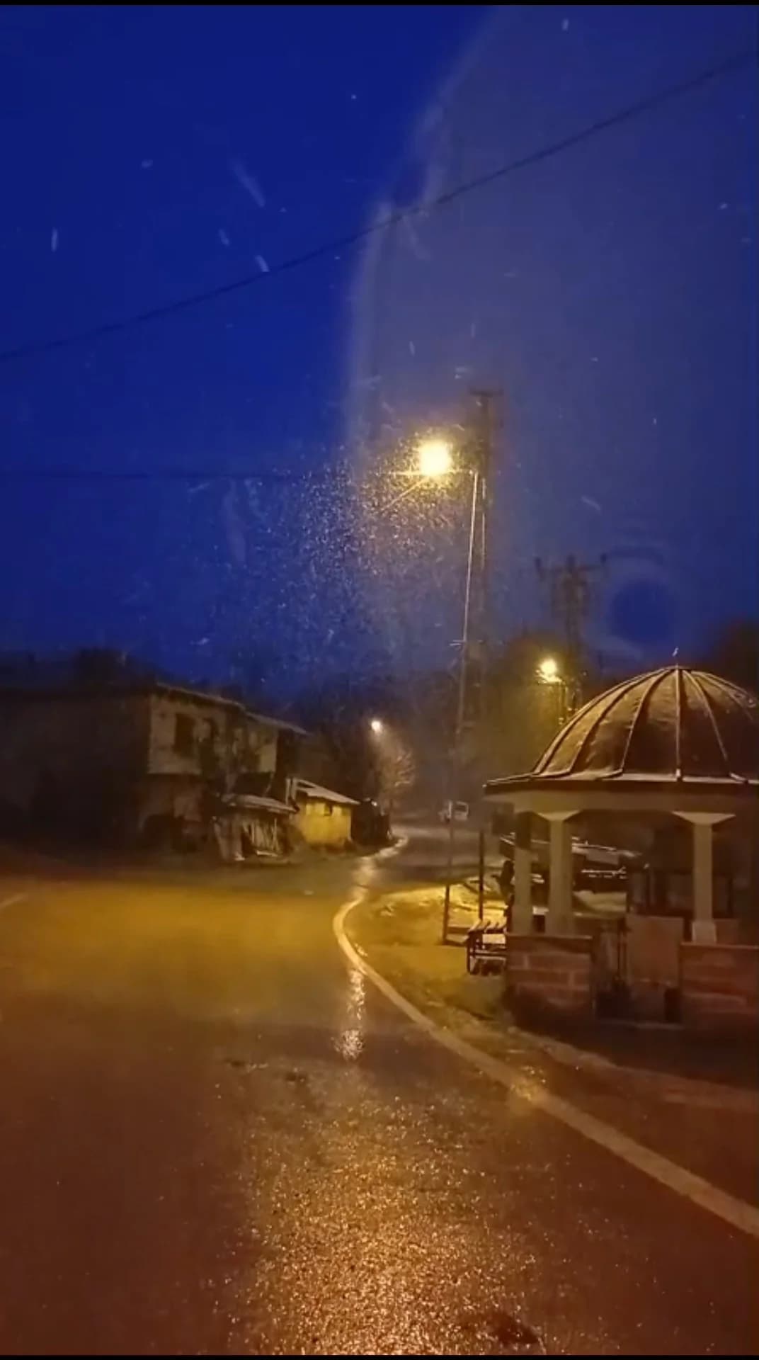 Kütahya’nın Yüksek Kesimlerinde Kar Yağışı Beyazı Getirdi