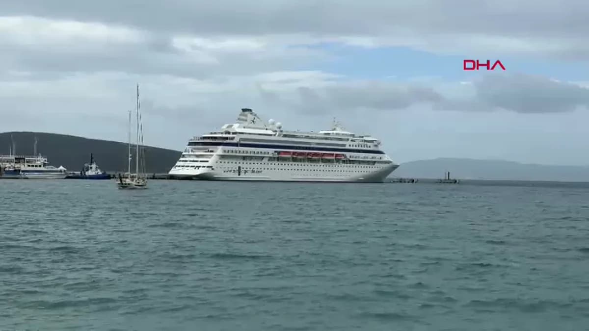 Bodrum’a Sezonun İlk Kruvaziyeri Geldi: 909 Turist Karşılandı