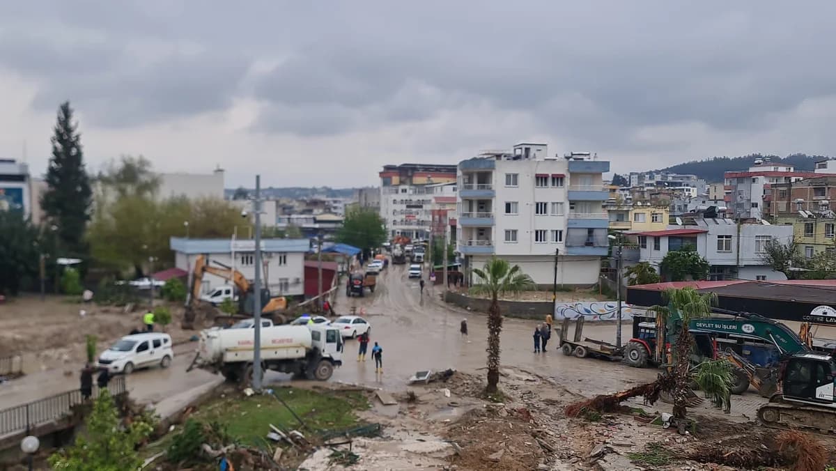 Kadirli’deki Sel Felaketinin İzleri Temizleniyor