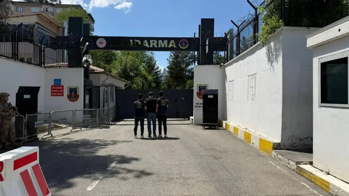 Diyarbakır'da 8 farklı bahis sitesinin para akışına aracılık eden 24 kişi yakalandı