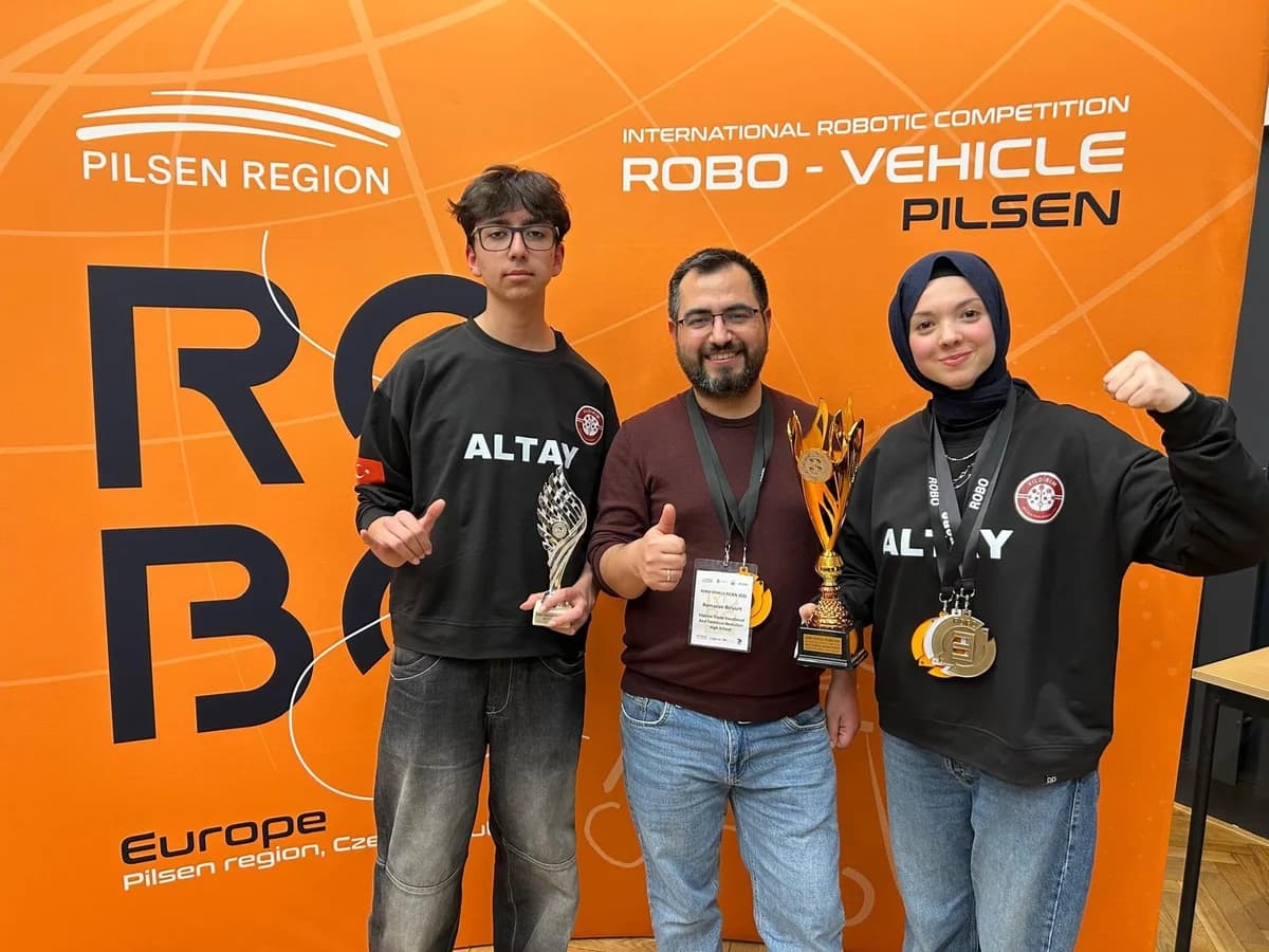 Bursa Meslek Lisesi Öğrencileri, ‘Altay’ Robotuyla Dünya İkincisi Oldu