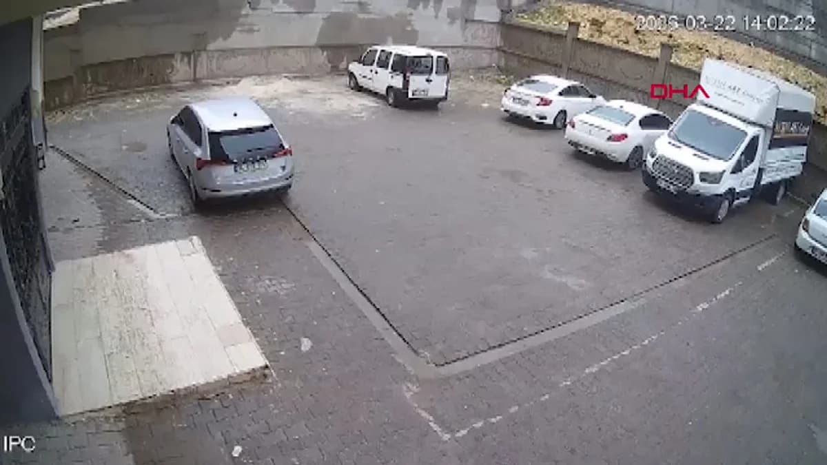 Şanlıurfa’da Şiddetli Yağışlar: Caddeler Göl Oldu, İstinat Duvarı Çöktü