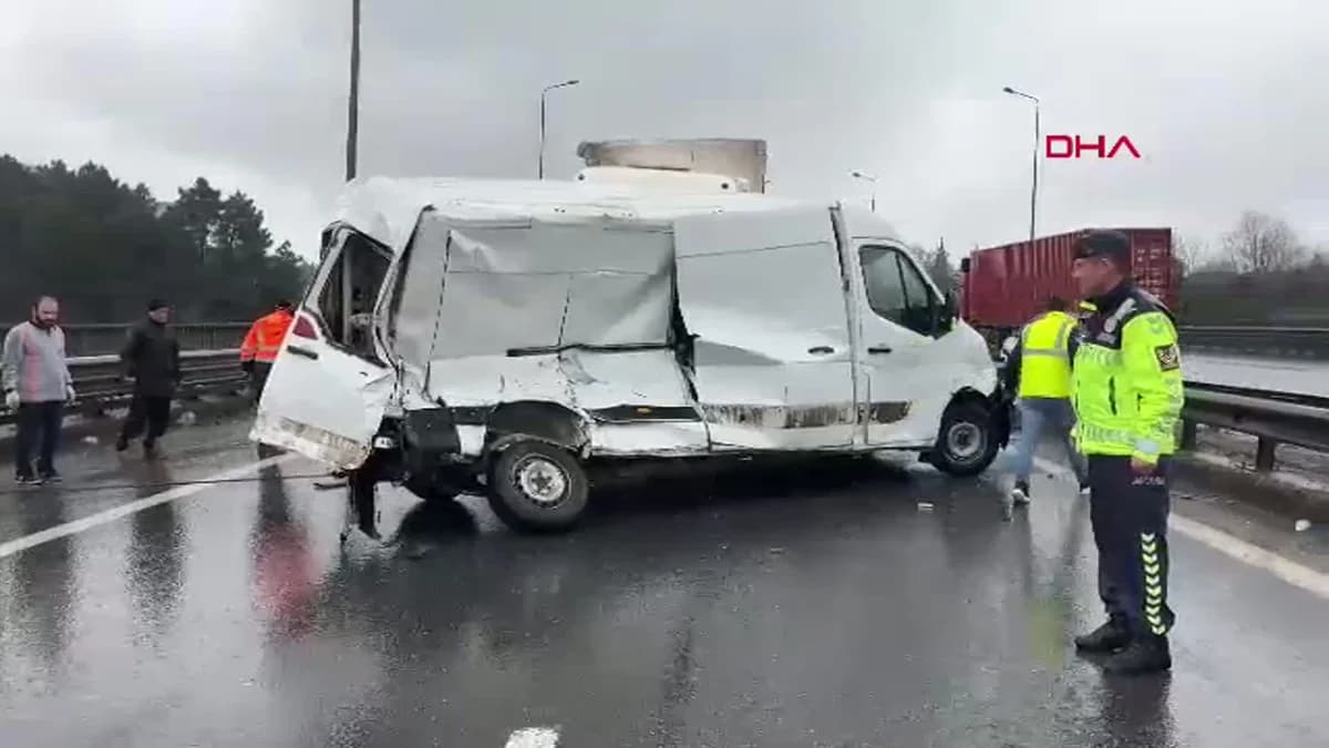 Kocaeli TEM Otoyolu’nda Zincirleme Kaza: 3 Yaralı