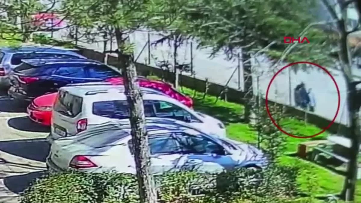 Bursa’da Feci Kaza: El Freni Çekilmeyen Otomobil Dede ve Torunlarına Çarptı