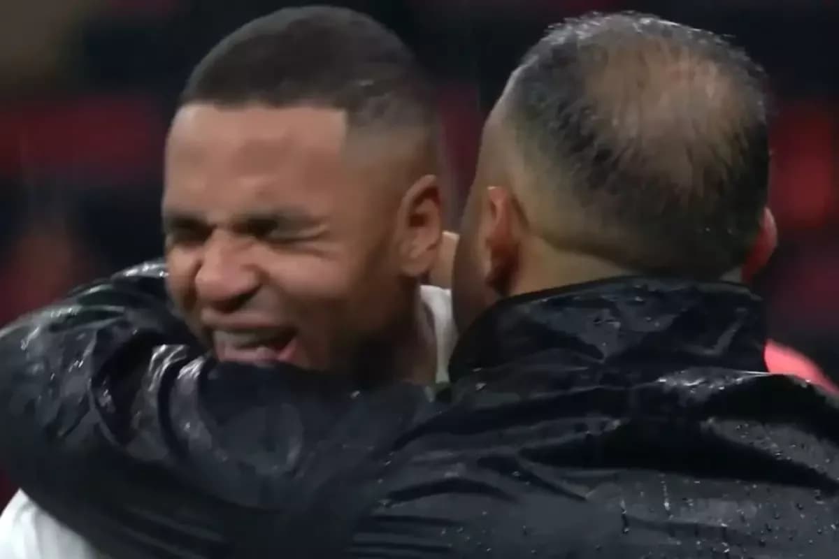 Senegal mağlubiyeti sonrası En-Nesyri saha içinde ağladı
