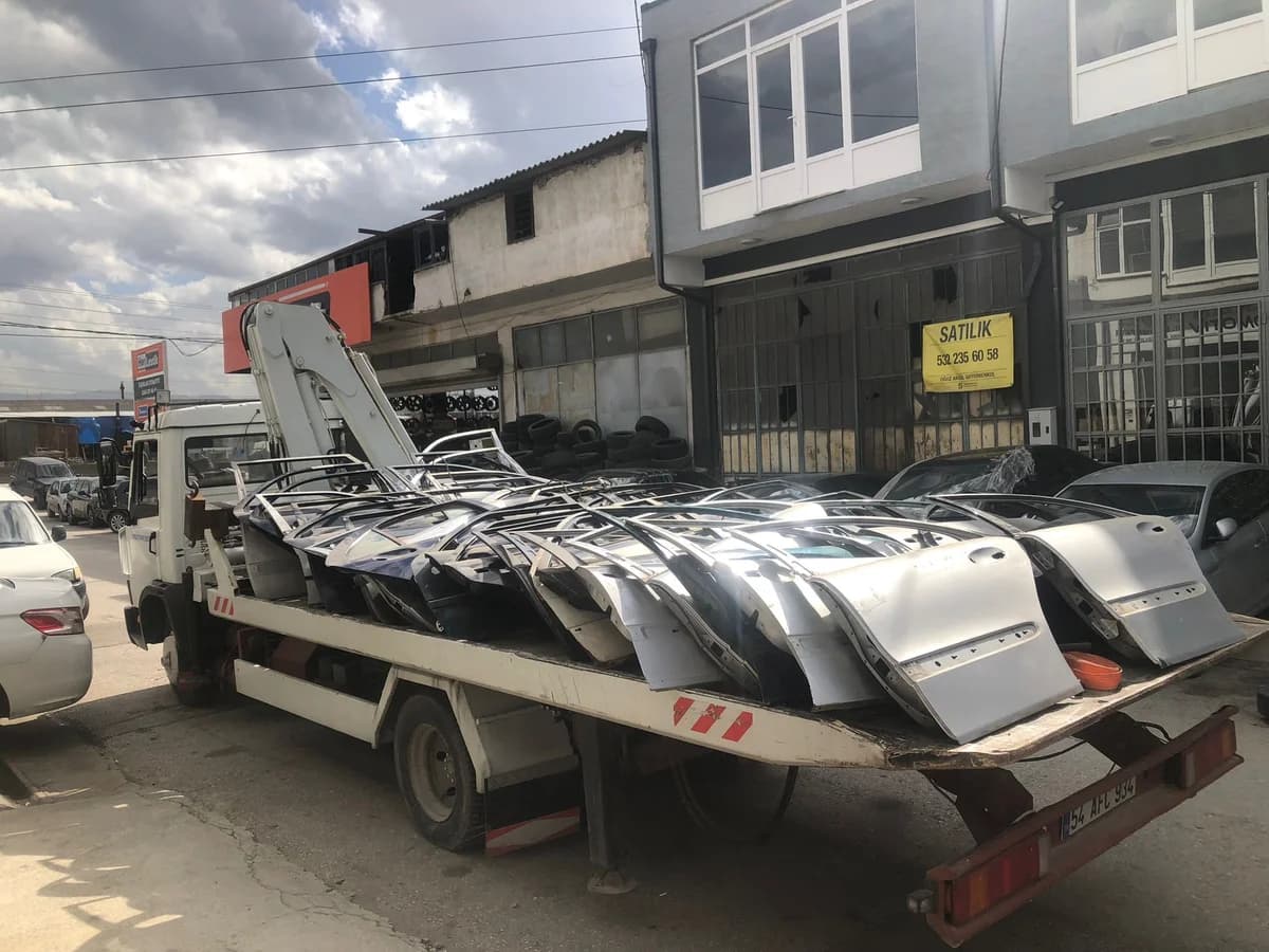 Sakarya’da Kaçak Otomobil Parçalarına Baskın