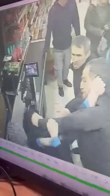 Pendik’te Poşet Tartışması Kavgaya Dönüştü