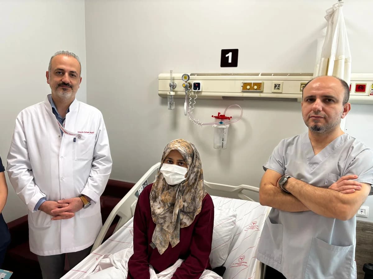 Antalya’da Kanserle Savaşan Öğretmen: Öğrencilerine Kavuşma Heyecanı