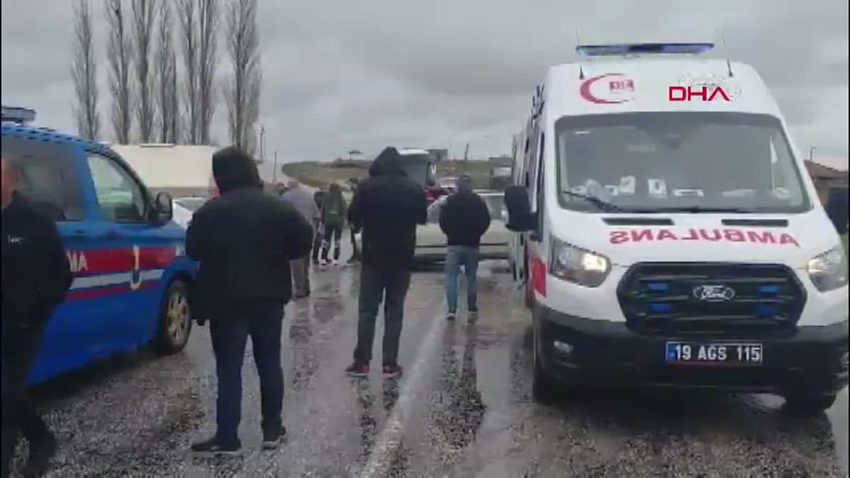 Çorum’da Trafik Kazası: İki Otomobil Kafa Kafaya Çarpıştı, 3 Yaralı