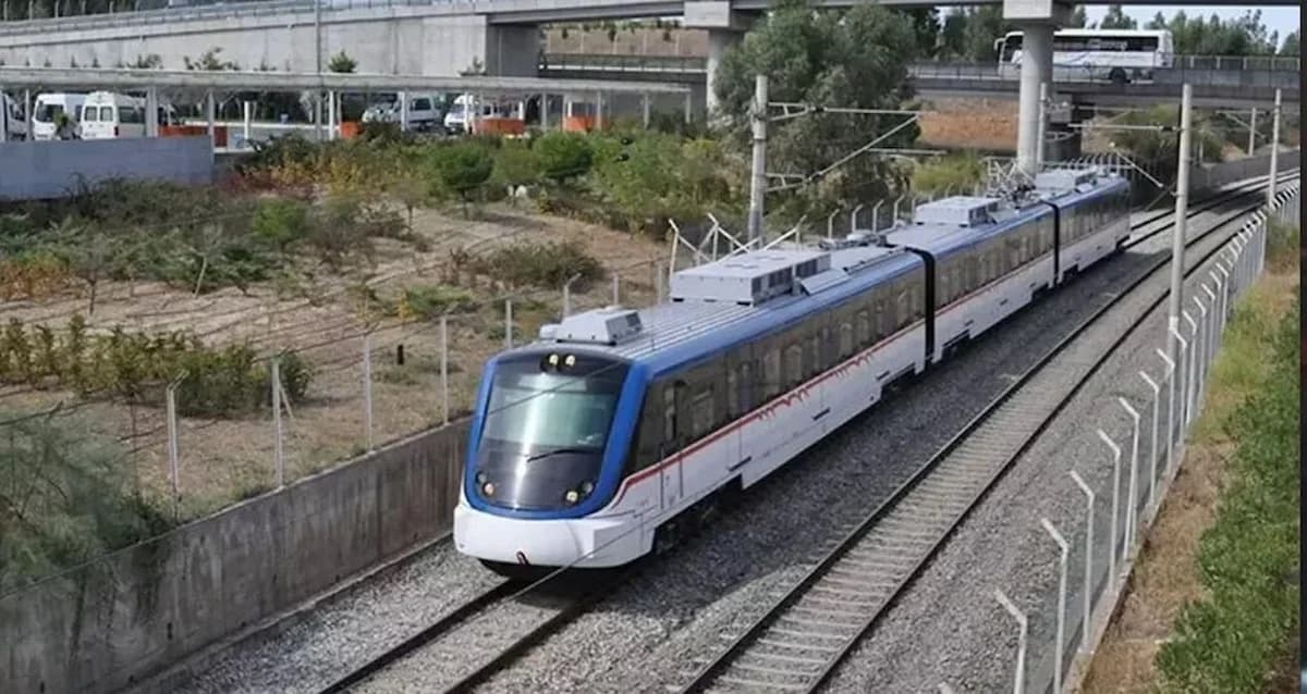 İzmir’de İZBAN Seferleri Durdu: Büyükşehirde Ulaşım İptal!