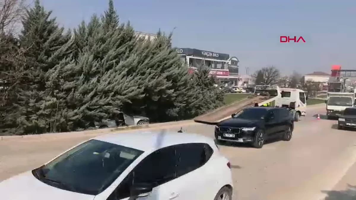 Bursa’da kontrolden çıkan otomobil ağaçlık alana düştü: Sürücü yaralandı