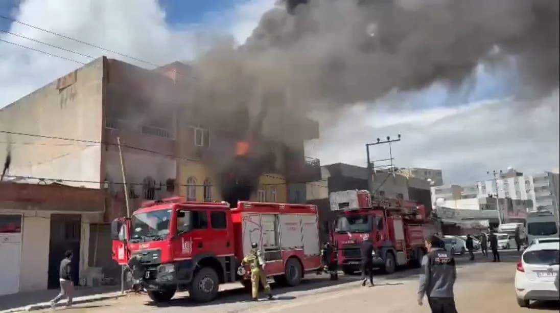 Kızıltepe’de 2 Katlı Binada Yangın: 1 Bebek ve 4 Kişi Dumandan Etkilendi