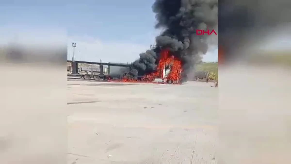 Hatay’da Korkutan TIR Yangını: Cilvegözü’nde Alevler Yükseldi