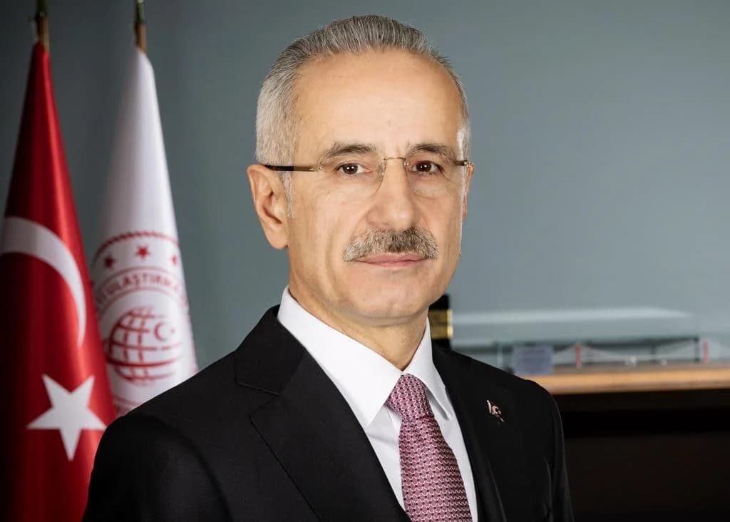 Bakan Uraloğlu: Türk Sahibi 16 Gemi Hürmüz’de Yakın Takipte
