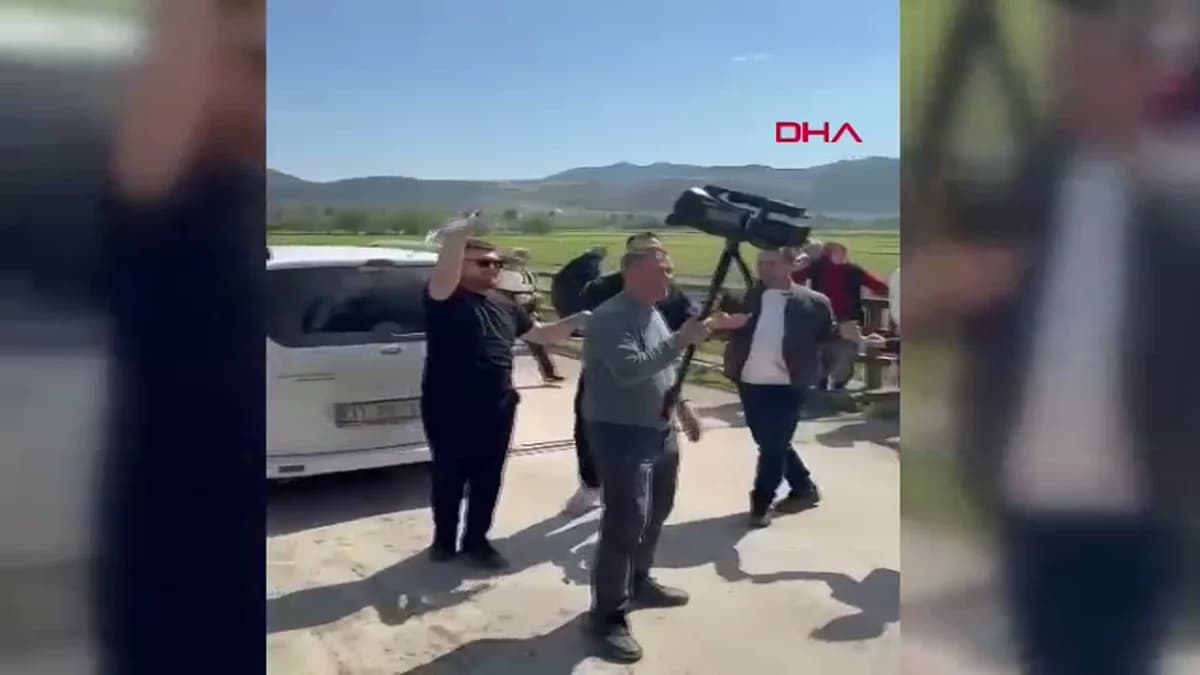 Osmaniye’de Gelin Damat Köprüden Geçerken Davul Zurna Coşkusu