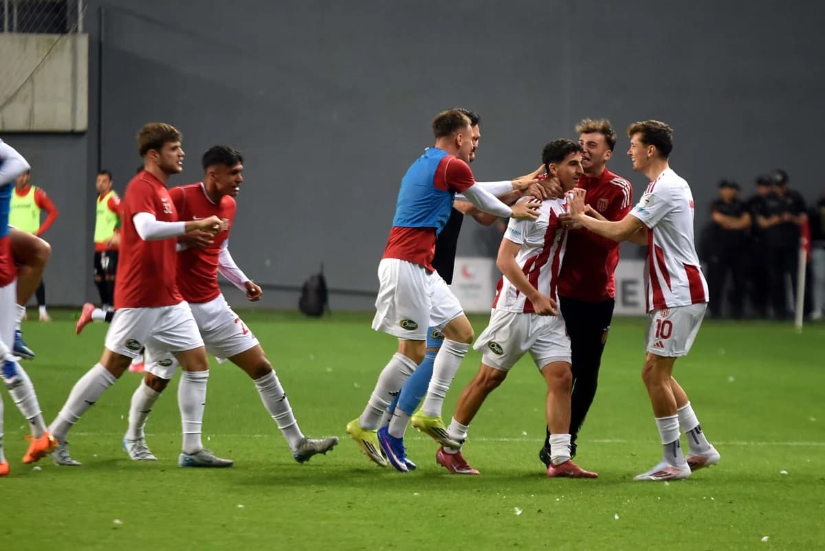 Ayvalıkgücü Belediyespor’dan Muhteşem Başarı: 2. Lig Yolu Açık!