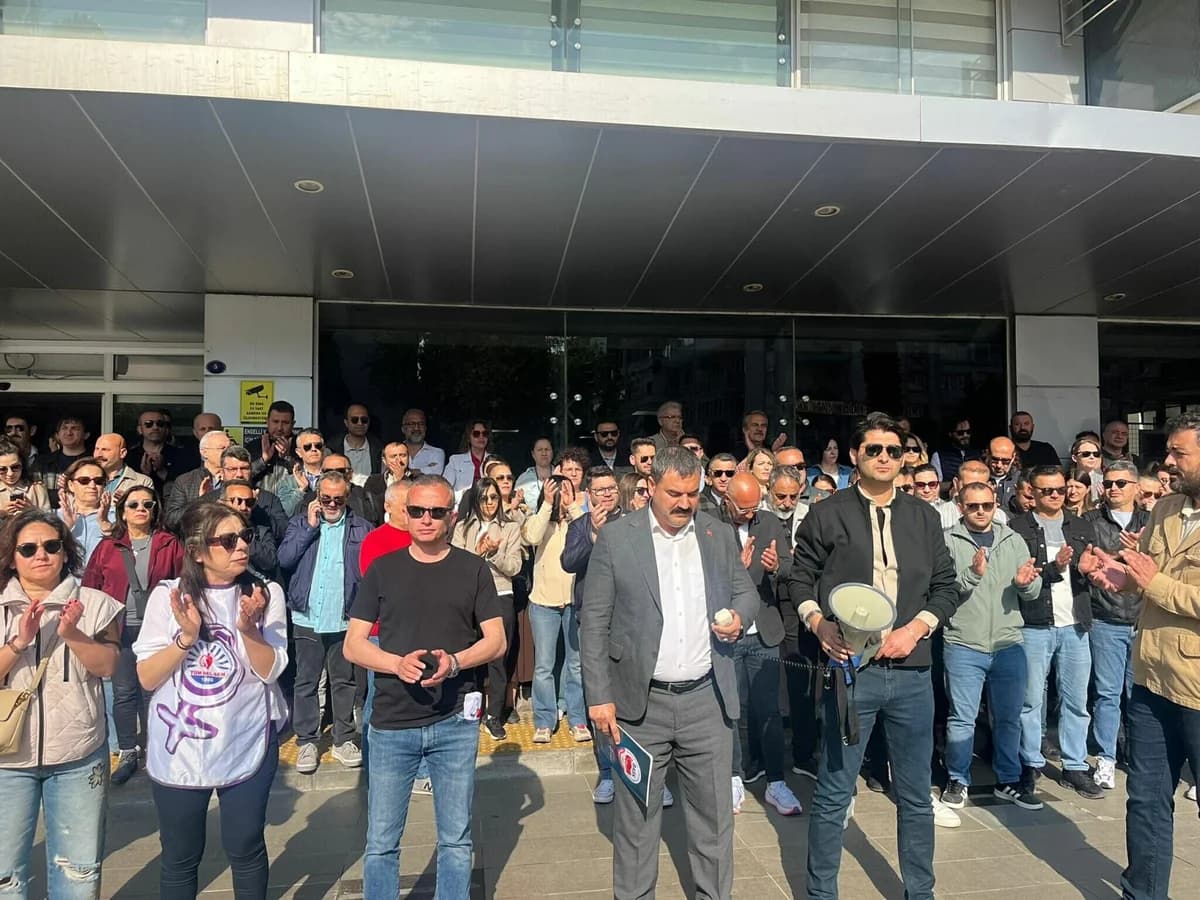 Karşıyaka Belediyesi’nde Memurlar Tam Gün İş Bıraktı