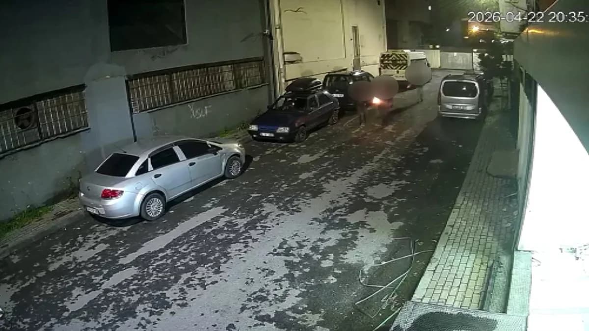 Güngören’de Tehlikeli Oyun: Yanan Odunlarla İş Yerini Hedef Aldılar