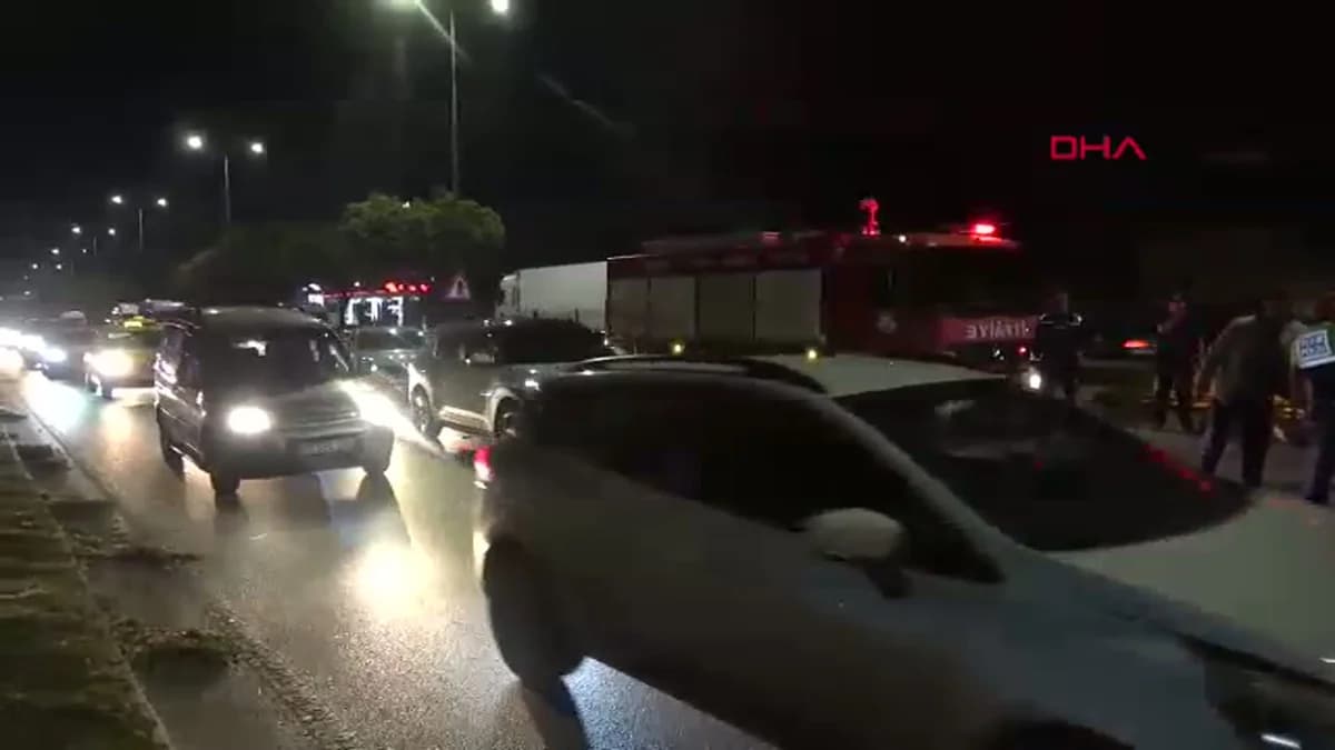 Antalya’da Korkunç Kaza: Çarpıp Kaçtı, Otomobil Hurdaya Döndü