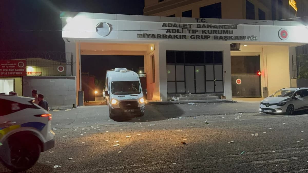 Diyarbakır’da Korkunç Olay: Eşini Öldürüp Akrabasını Yaraladı