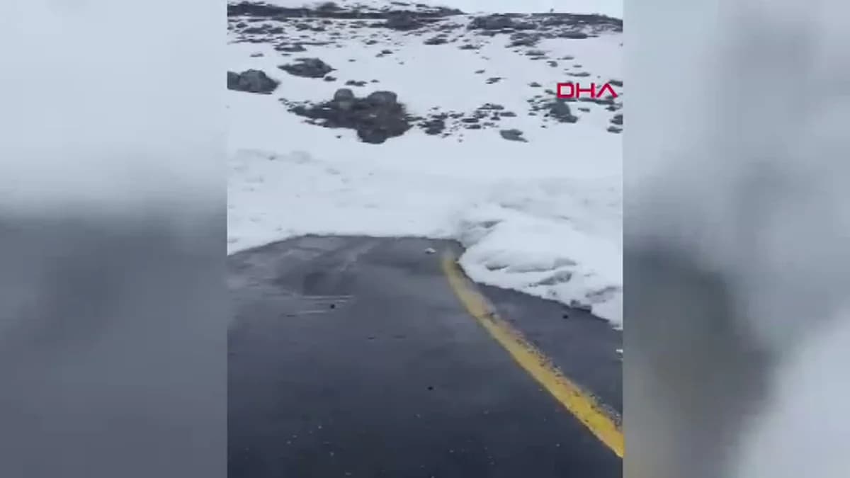 Uludere’de Çığ Düşmesi Sonrası Yol Kapandı