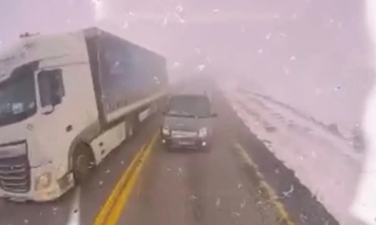 Sisli Yolda Hatalı Sollama Kazası: İki Yaralı