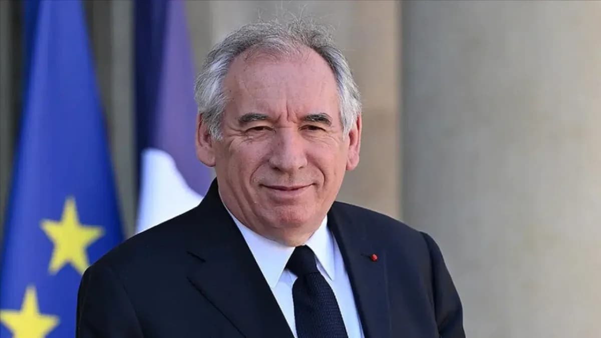 Fransa’da François Bayrou Hükümeti Güvenoyu Alamayarak Düştü